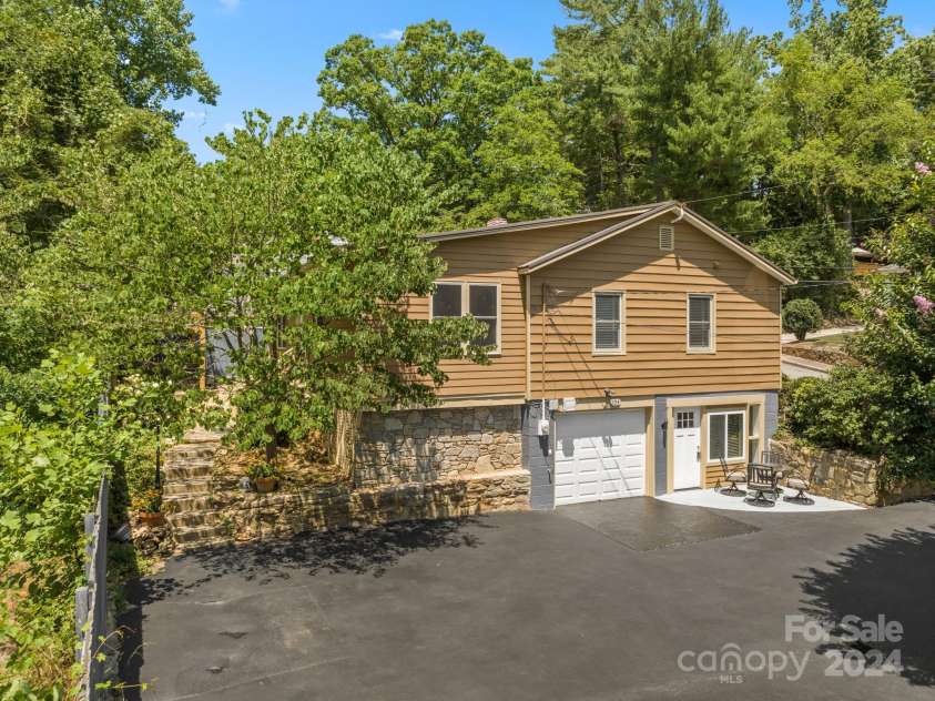 104 Maney Avenue, Asheville, NC 28804.  MLS# CAR4155681, YatesRealty ID 9812. 