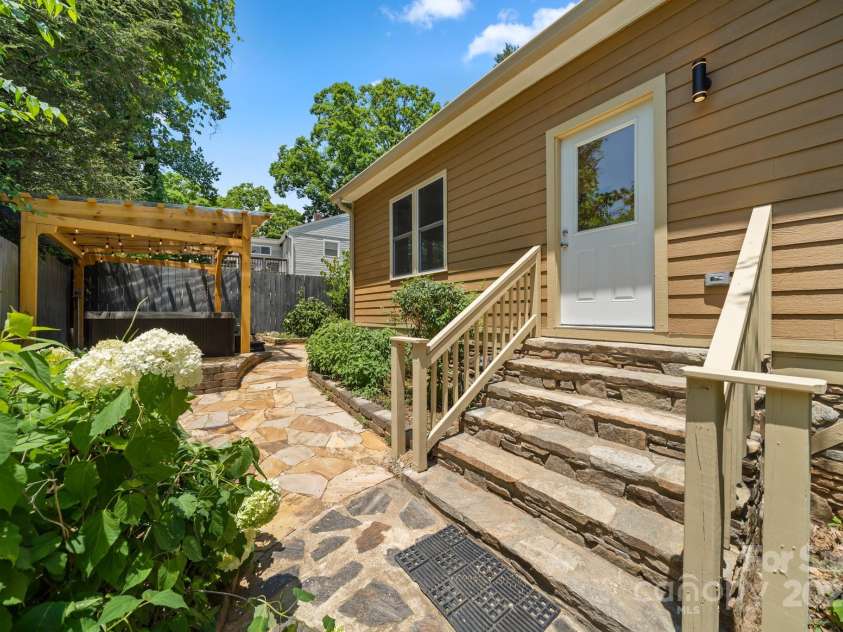 104 Maney Avenue, Asheville, NC 28804.  MLS# CAR4155681, YatesRealty ID 9812. 