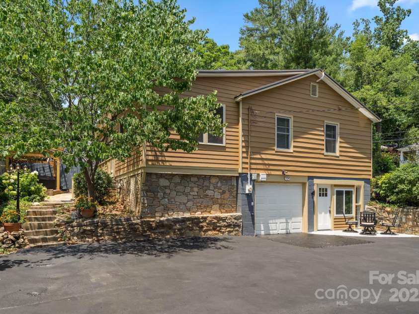 104 Maney Avenue, Asheville, NC 28804.  MLS# CAR4155681, YatesRealty ID 9812. 