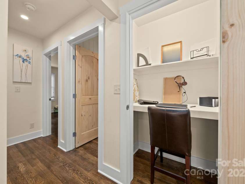 104 Maney Avenue, Asheville, NC 28804.  MLS# CAR4155681, YatesRealty ID 9812. 