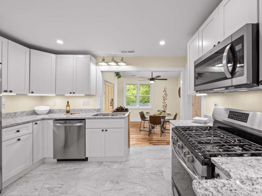 104 Maney Avenue, Asheville, NC 28804.  MLS# CAR4155681, YatesRealty ID 9812. 