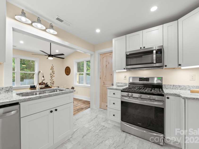 104 Maney Avenue, Asheville, NC 28804.  MLS# CAR4155681, YatesRealty ID 9812. 