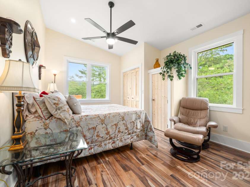 104 Maney Avenue, Asheville, NC 28804.  MLS# CAR4155681, YatesRealty ID 9812. 