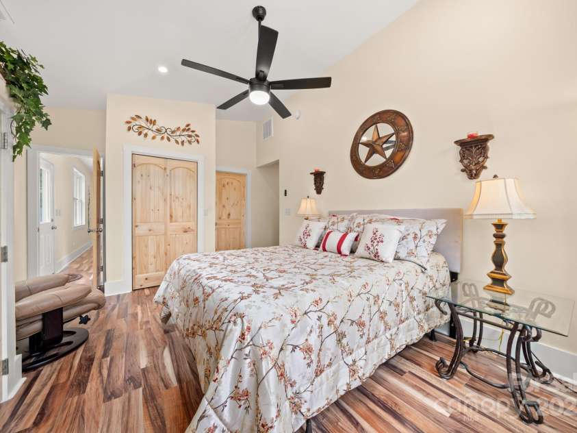 104 Maney Avenue, Asheville, NC 28804.  MLS# CAR4155681, YatesRealty ID 9812. 