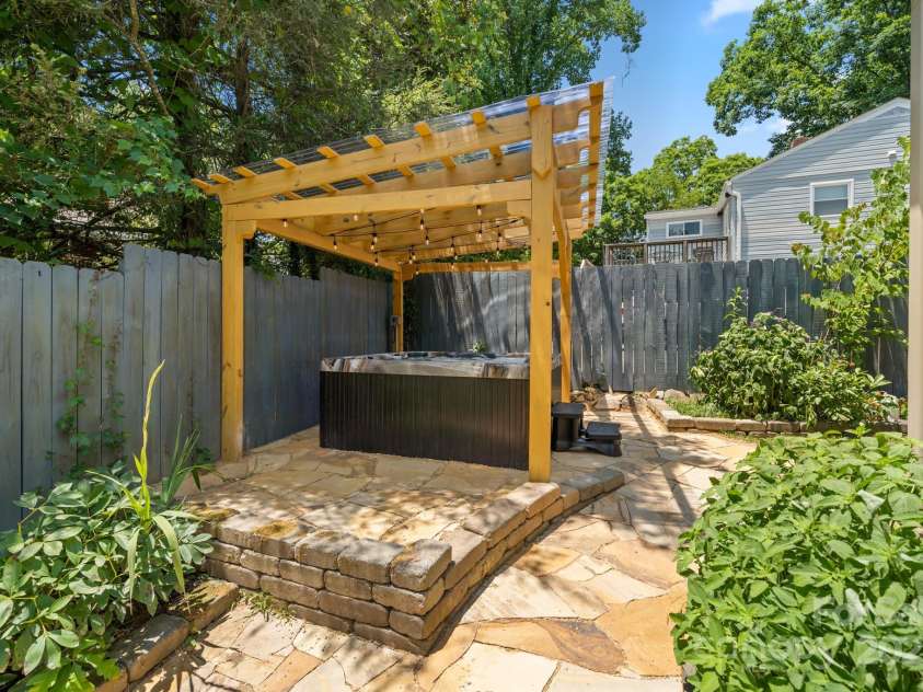 104 Maney Avenue, Asheville, NC 28804.  MLS# CAR4155681, YatesRealty ID 9812. 