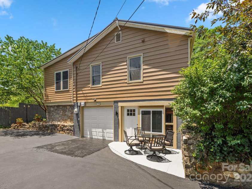 104 Maney Avenue, Asheville, NC 28804.  MLS# CAR4155681, YatesRealty ID 9812. 