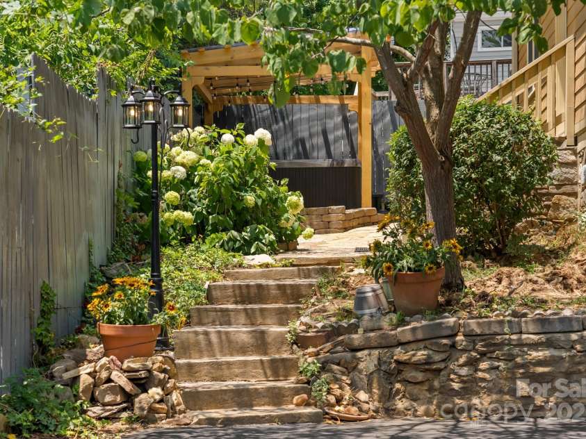 104 Maney Avenue, Asheville, NC 28804.  MLS# CAR4155681, YatesRealty ID 9812. 