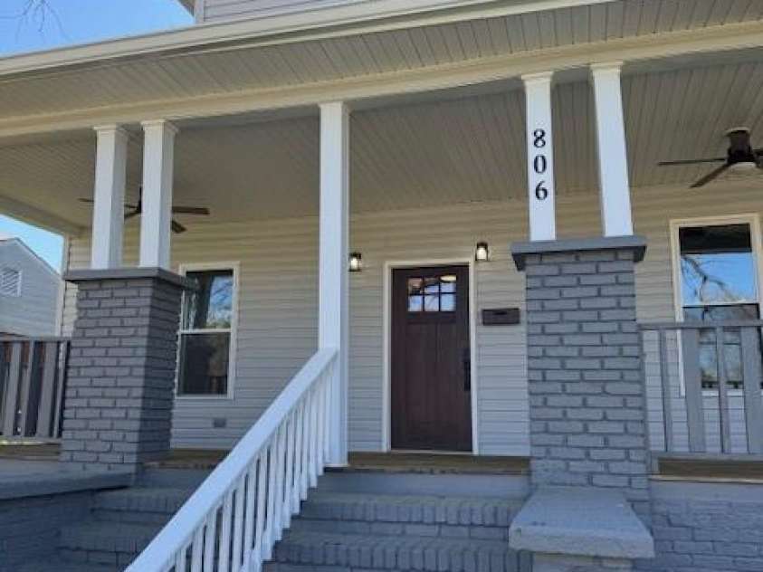 806 4th Street Drive, Hickory, NC 28601.  MLS# CAR4367995, YatesRealty ID 9813. 