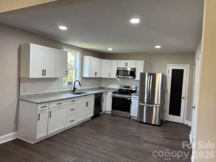 806 4th Street Drive, Hickory, NC 28601.  MLS# CAR4367995, YatesRealty ID 9813. 