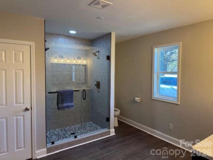 806 4th Street Drive, Hickory, NC 28601.  MLS# CAR4367995, YatesRealty ID 9813. 
