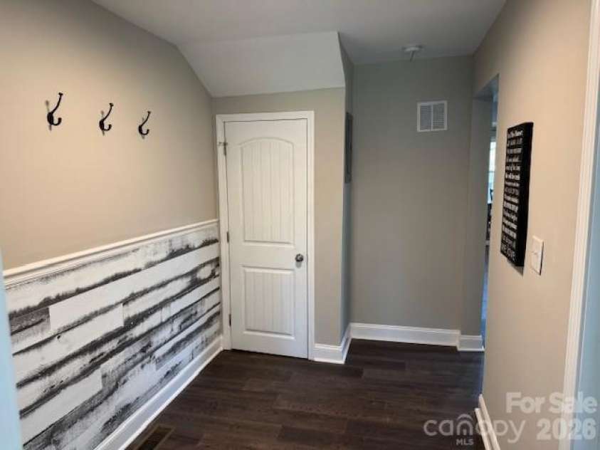 806 4th Street Drive, Hickory, NC 28601.  MLS# CAR4367995, YatesRealty ID 9813. 