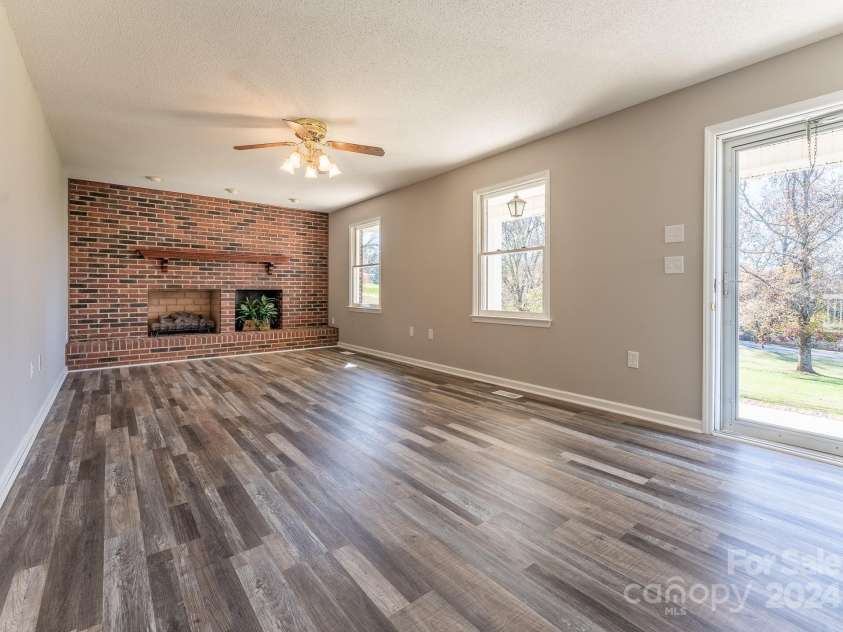 504 Crawley Gin Road, Shelby, NC 28150.  MLS# CAR4199877, YatesRealty ID 9817. Living Room