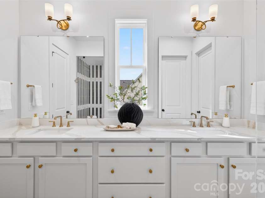 7245 Westrow Avenue, Charlotte, NC 28278.  MLS# CAR4314661, YatesRealty ID 982. 