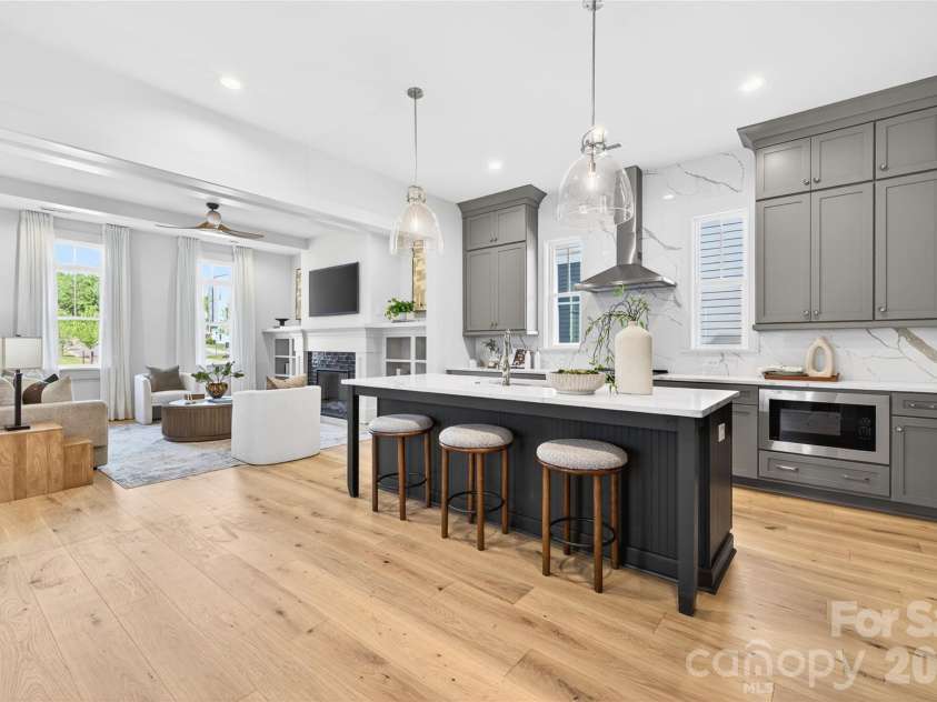 7245 Westrow Avenue, Charlotte, NC 28278.  MLS# CAR4314661, YatesRealty ID 982. Open Concept Perfect for Large Gatherings and Time with Family. 