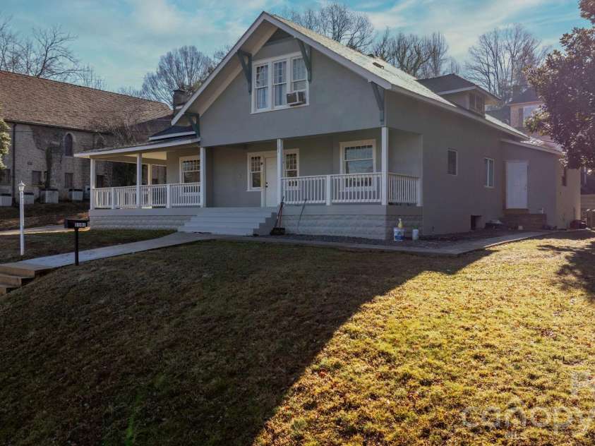 1101 College Avenue, Lenoir, NC 28645.  MLS# CAR4345154, YatesRealty ID 9820. 