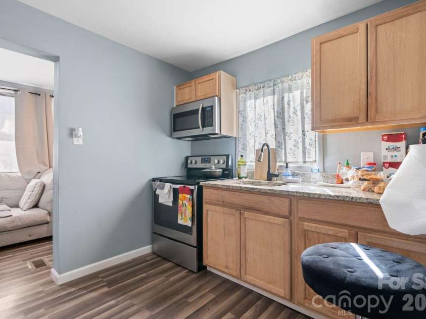 1101 College Avenue, Lenoir, NC 28645.  MLS# CAR4345154, YatesRealty ID 9820. 