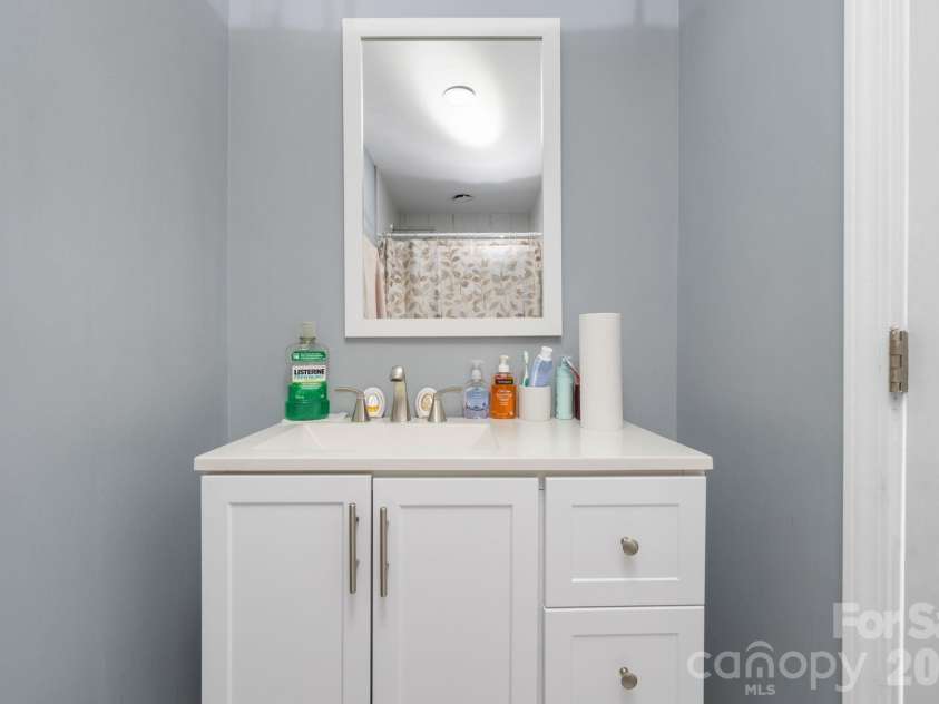 1101 College Avenue, Lenoir, NC 28645.  MLS# CAR4345154, YatesRealty ID 9820. 