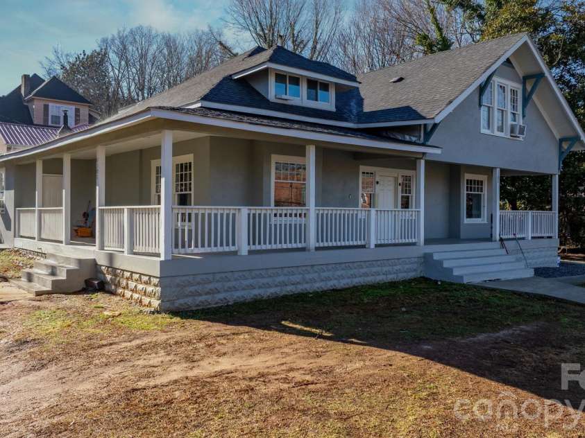1101 College Avenue, Lenoir, NC 28645.  MLS# CAR4345154, YatesRealty ID 9820. 
