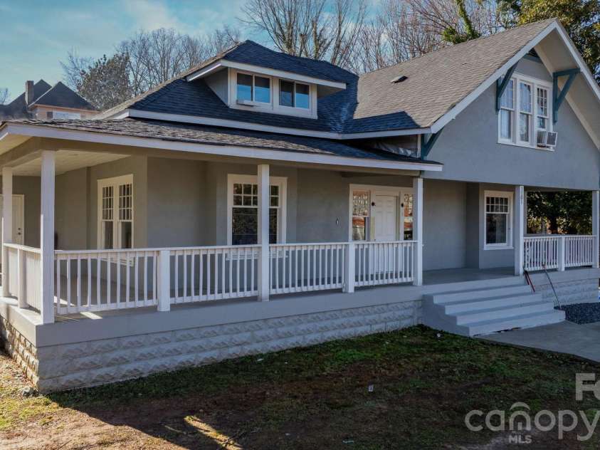 1101 College Avenue, Lenoir, NC 28645.  MLS# CAR4345154, YatesRealty ID 9820. 