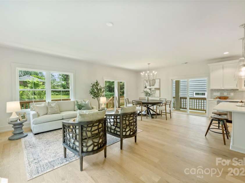 205 Coxe Avenue, Charlotte, NC 28208.  MLS# CAR4251010, YatesRealty ID 9820. 