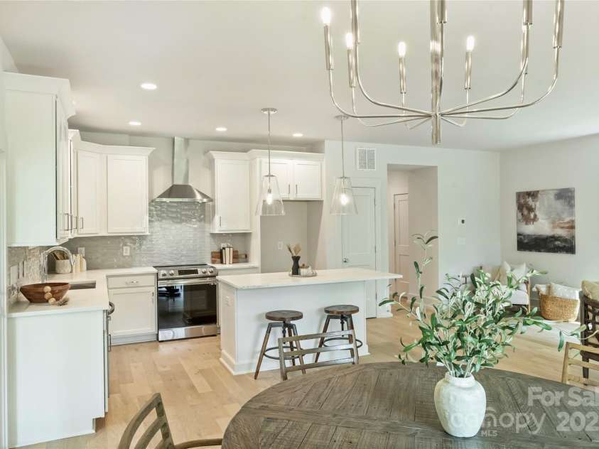 205 Coxe Avenue, Charlotte, NC 28208.  MLS# CAR4251010, YatesRealty ID 9820. 