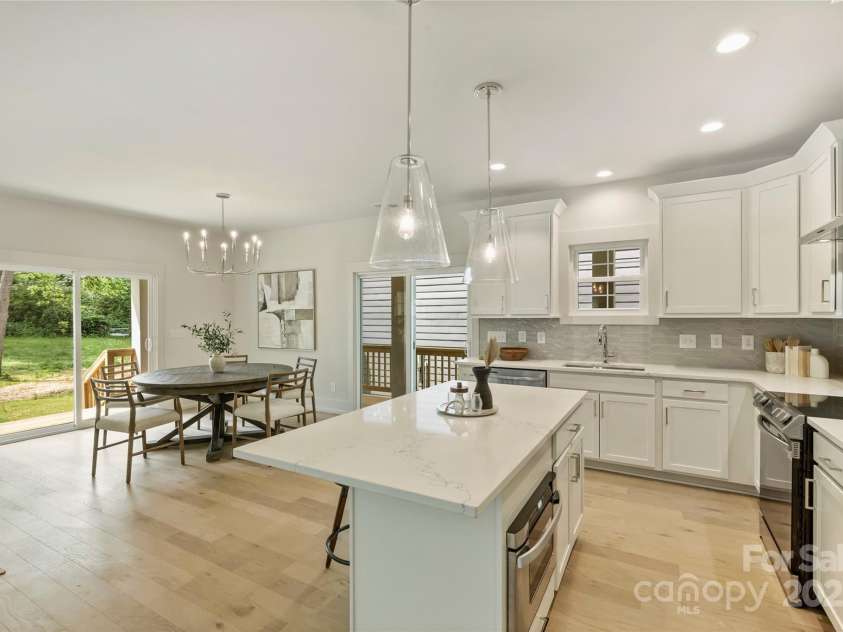 205 Coxe Avenue, Charlotte, NC 28208.  MLS# CAR4251010, YatesRealty ID 9820. 