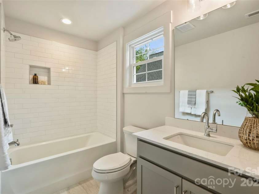 205 Coxe Avenue, Charlotte, NC 28208.  MLS# CAR4251010, YatesRealty ID 9820. 