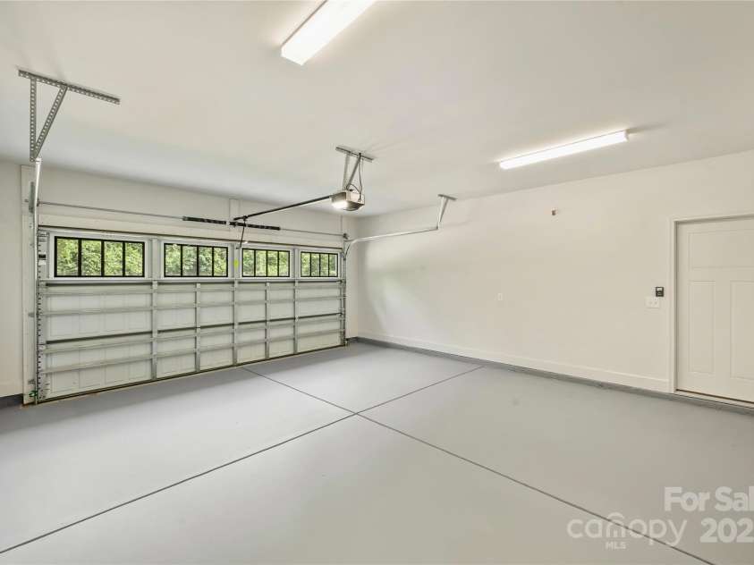 205 Coxe Avenue, Charlotte, NC 28208.  MLS# CAR4251010, YatesRealty ID 9820. 