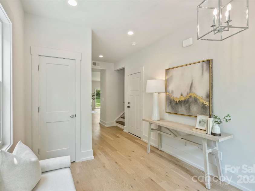205 Coxe Avenue, Charlotte, NC 28208.  MLS# CAR4251010, YatesRealty ID 9820. Foyer