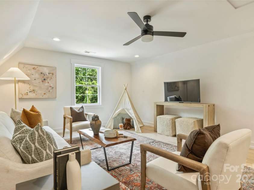 205 Coxe Avenue, Charlotte, NC 28208.  MLS# CAR4251010, YatesRealty ID 9820. Loft
