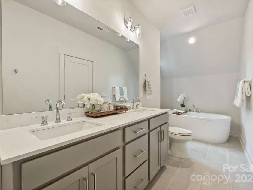 205 Coxe Avenue, Charlotte, NC 28208.  MLS# CAR4251010, YatesRealty ID 9820. Primary bath