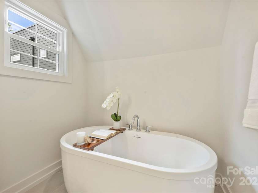 205 Coxe Avenue, Charlotte, NC 28208.  MLS# CAR4251010, YatesRealty ID 9820. Primary bath