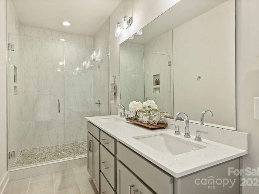 205 Coxe Avenue, Charlotte, NC 28208.  MLS# CAR4251010, YatesRealty ID 9820. Primary bath
