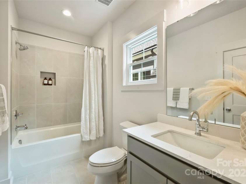 205 Coxe Avenue, Charlotte, NC 28208.  MLS# CAR4251010, YatesRealty ID 9820. Secondary bath