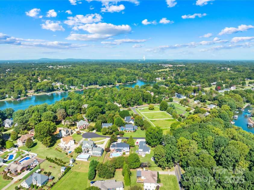 106 Chatworth Lane, Mooresville, NC 28117.  MLS# CAR4302174, YatesRealty ID 9821. 