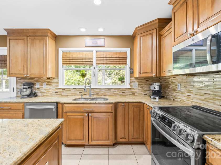 106 Chatworth Lane, Mooresville, NC 28117.  MLS# CAR4302174, YatesRealty ID 9821. 