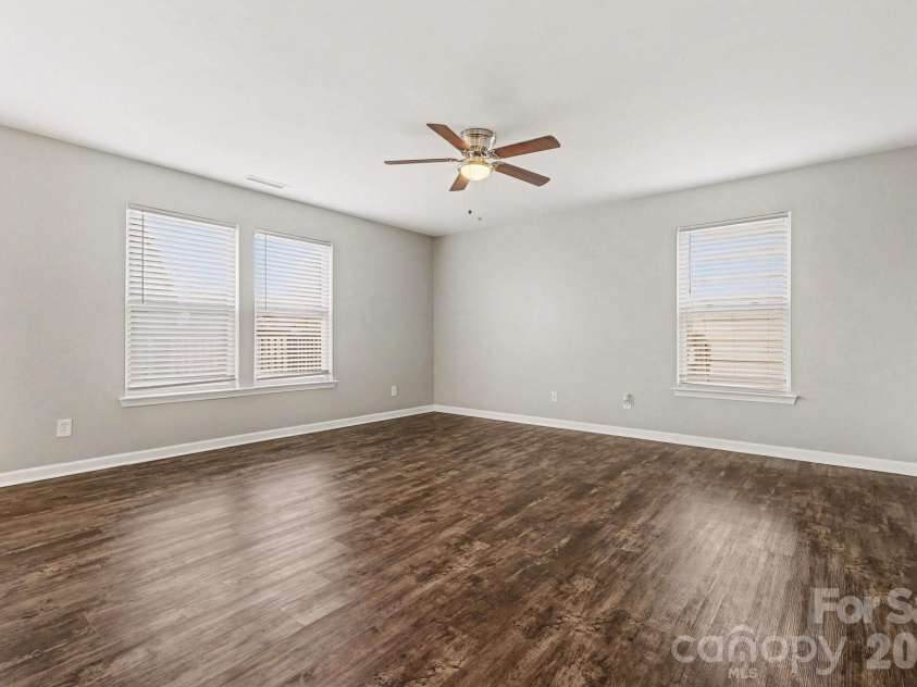 4226 Quinn Drive, Charlotte, NC 28269.  MLS# CAR4351167, YatesRealty ID 9821. 