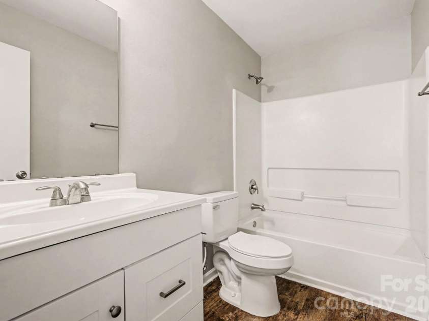 4226 Quinn Drive, Charlotte, NC 28269.  MLS# CAR4351167, YatesRealty ID 9821. 