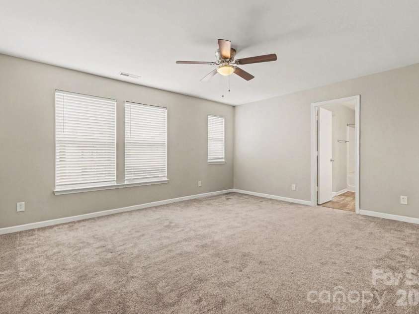 4226 Quinn Drive, Charlotte, NC 28269.  MLS# CAR4351167, YatesRealty ID 9821. 