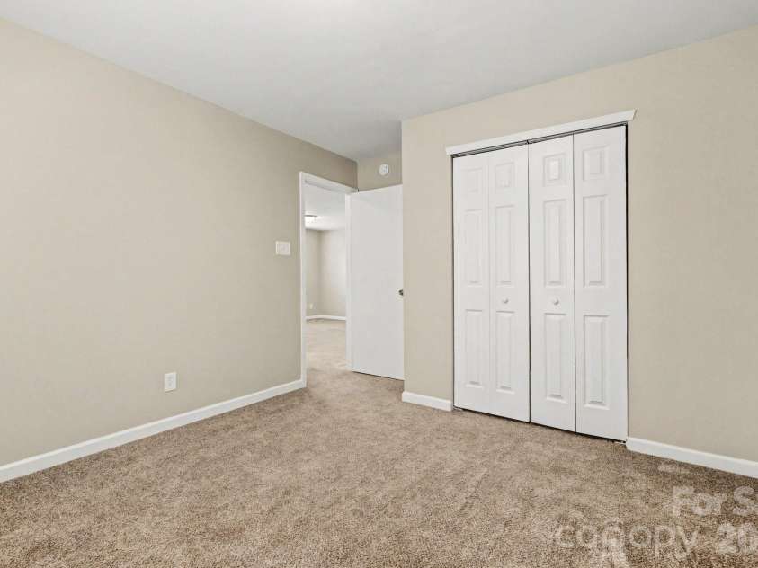 4226 Quinn Drive, Charlotte, NC 28269.  MLS# CAR4351167, YatesRealty ID 9821. 