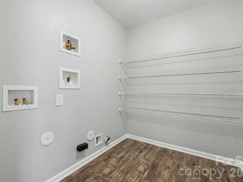 4226 Quinn Drive, Charlotte, NC 28269.  MLS# CAR4351167, YatesRealty ID 9821. 