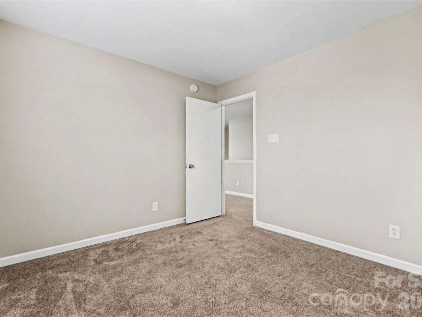 4226 Quinn Drive, Charlotte, NC 28269.  MLS# CAR4351167, YatesRealty ID 9821. 
