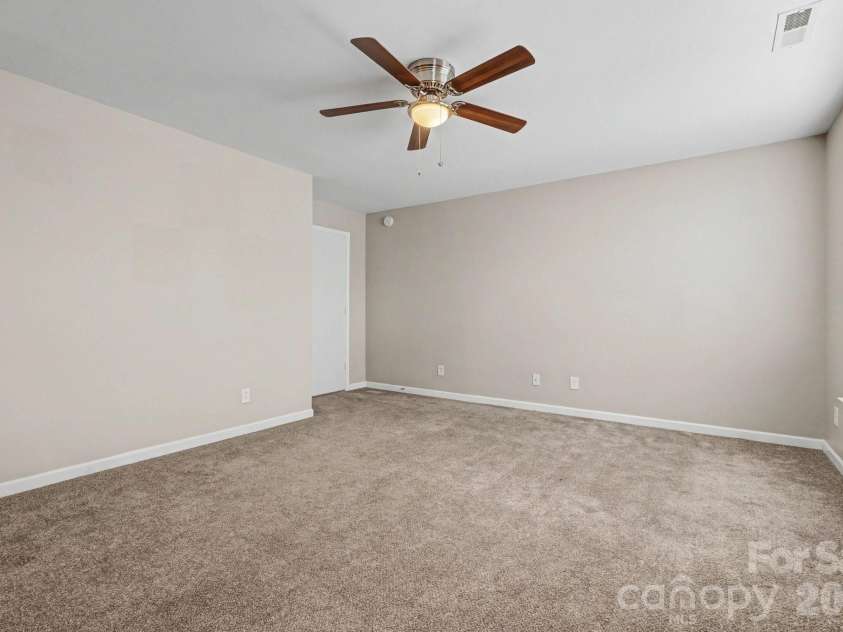 4226 Quinn Drive, Charlotte, NC 28269.  MLS# CAR4351167, YatesRealty ID 9821. 