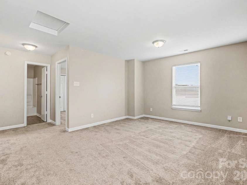 4226 Quinn Drive, Charlotte, NC 28269.  MLS# CAR4351167, YatesRealty ID 9821. 