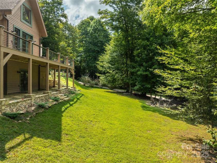 128 Hadleigh Way, Burnsville, NC 28714.  MLS# CAR4178760, YatesRealty ID 9822. 