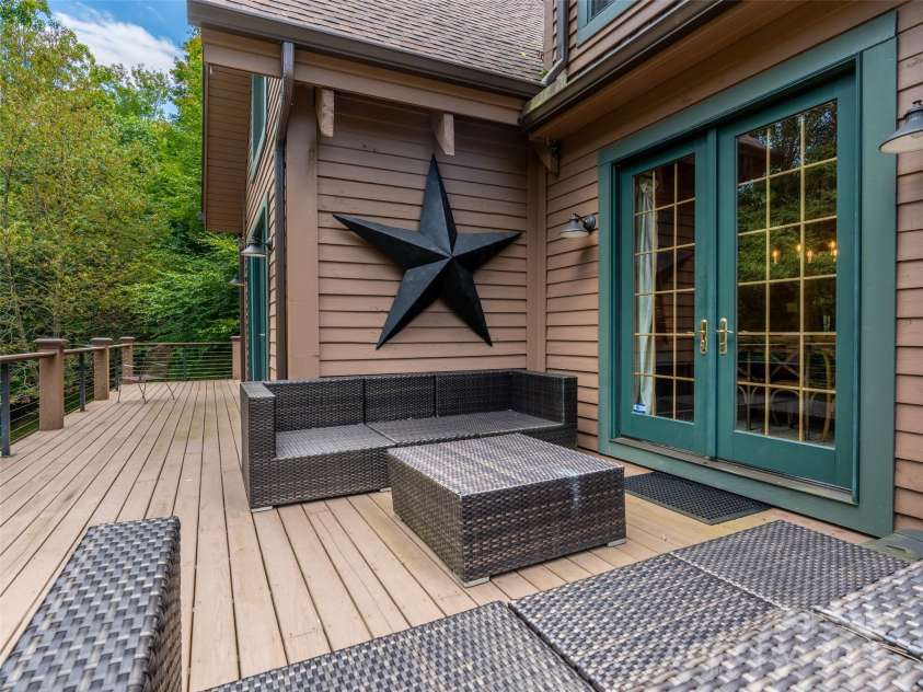 128 Hadleigh Way, Burnsville, NC 28714.  MLS# CAR4178760, YatesRealty ID 9822. 