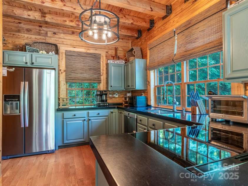 128 Hadleigh Way, Burnsville, NC 28714.  MLS# CAR4178760, YatesRealty ID 9822. 