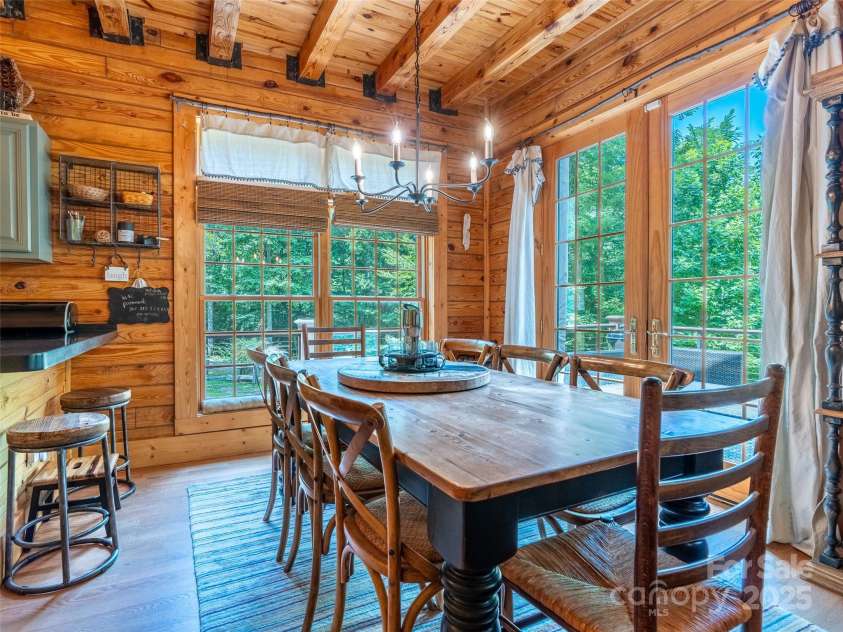 128 Hadleigh Way, Burnsville, NC 28714.  MLS# CAR4178760, YatesRealty ID 9822. 