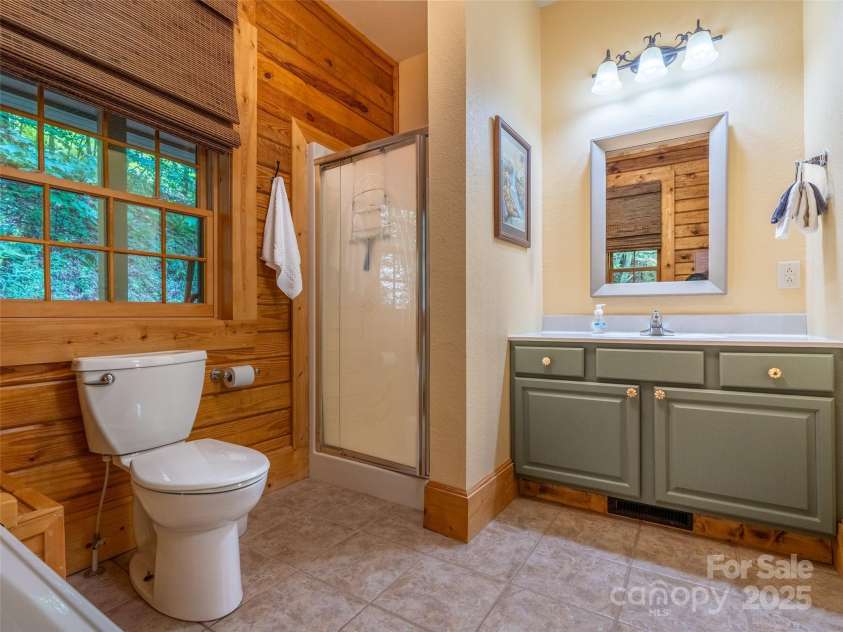 128 Hadleigh Way, Burnsville, NC 28714.  MLS# CAR4178760, YatesRealty ID 9822. 