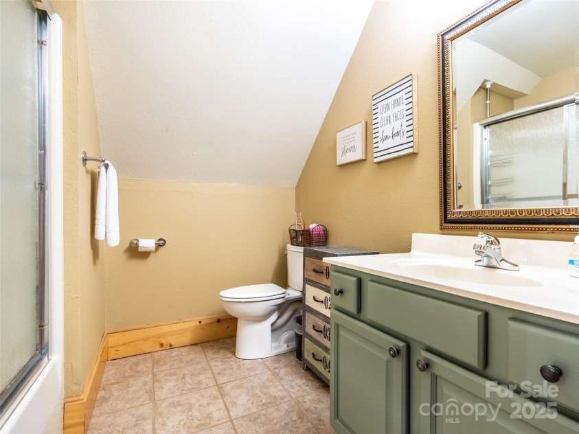 128 Hadleigh Way, Burnsville, NC 28714.  MLS# CAR4178760, YatesRealty ID 9822. 